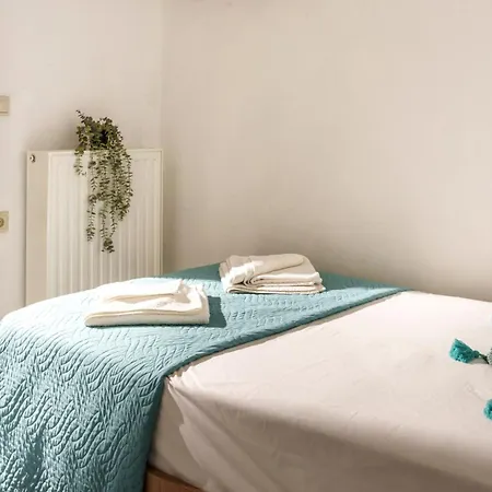 Villa Seaside Gem Near Heraklion, Maro's Getaway *