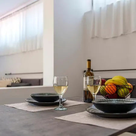 Villa Seaside Gem Near Heraklion, Maro's Getaway Kokkini Hani