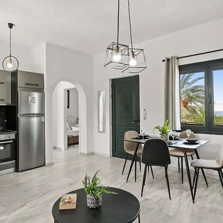 Villa Seaside Gem Near Heraklion, Maro's Getaway *