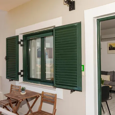 Villa Seaside Gem Near Heraklion, Maro's Getaway *