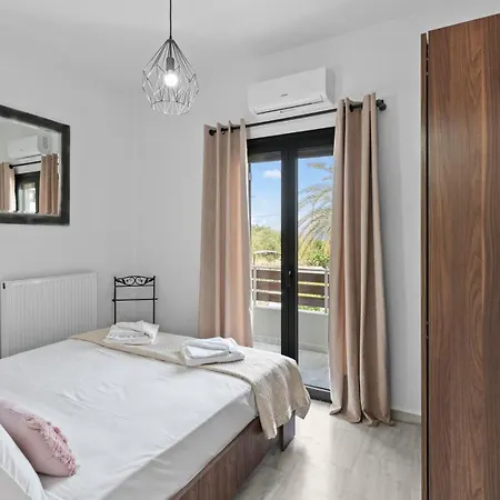 Seaside Gem Near Heraklion, Maro's Getaway
