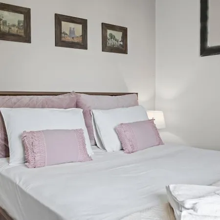 Villa Seaside Gem Near Heraklion, Maro's Getaway *