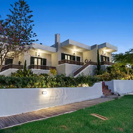 Seaside Gem Near Heraklion, Maro's Getaway Villa *