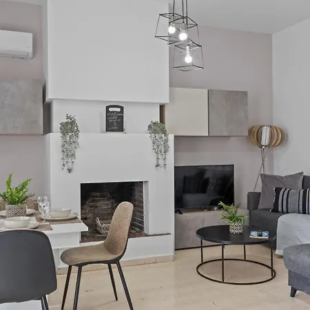 Villa Seaside Gem Near Heraklion, Maro's Getaway