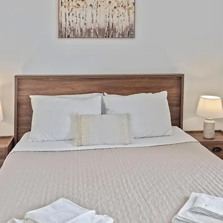 Seaside Gem Near Heraklion, Maro's Getaway Villa *