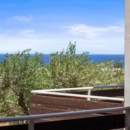 Villa Seaside Gem Near Heraklion, Maro's Getaway *