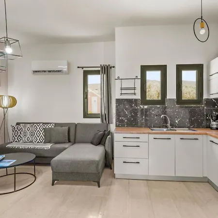 Villa Seaside Gem Near Heraklion, Maro's Getaway