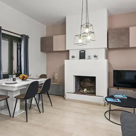 Seaside Gem Near Heraklion, Maro's Getaway Villa *