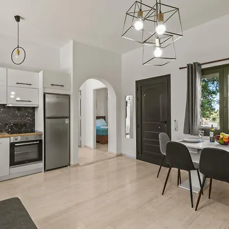 Villa Seaside Gem Near Heraklion, Maro's Getaway Kokkini Hani